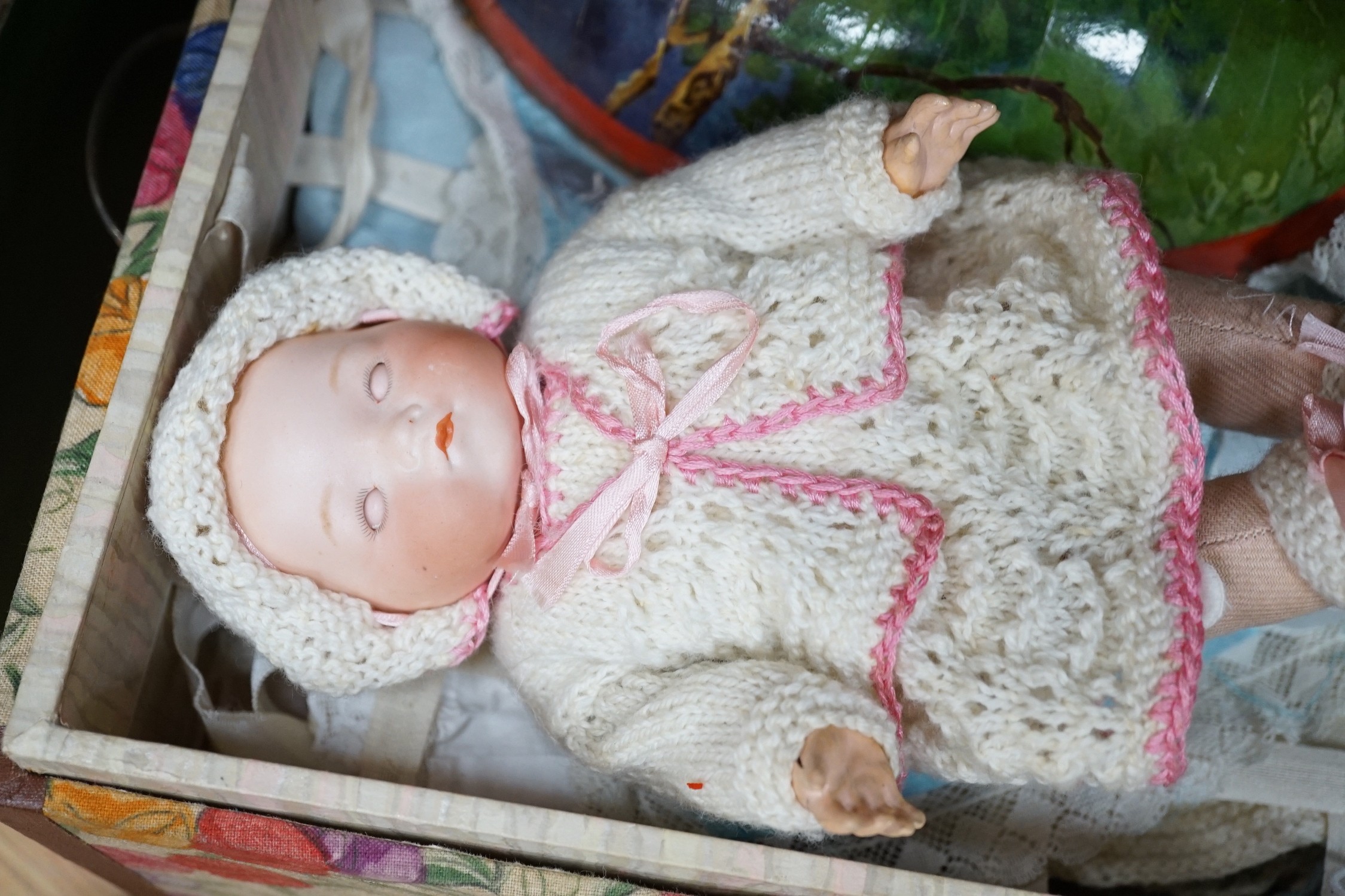 A doll's trunk containing three dolls including an Armand Marseille 341 and clothing